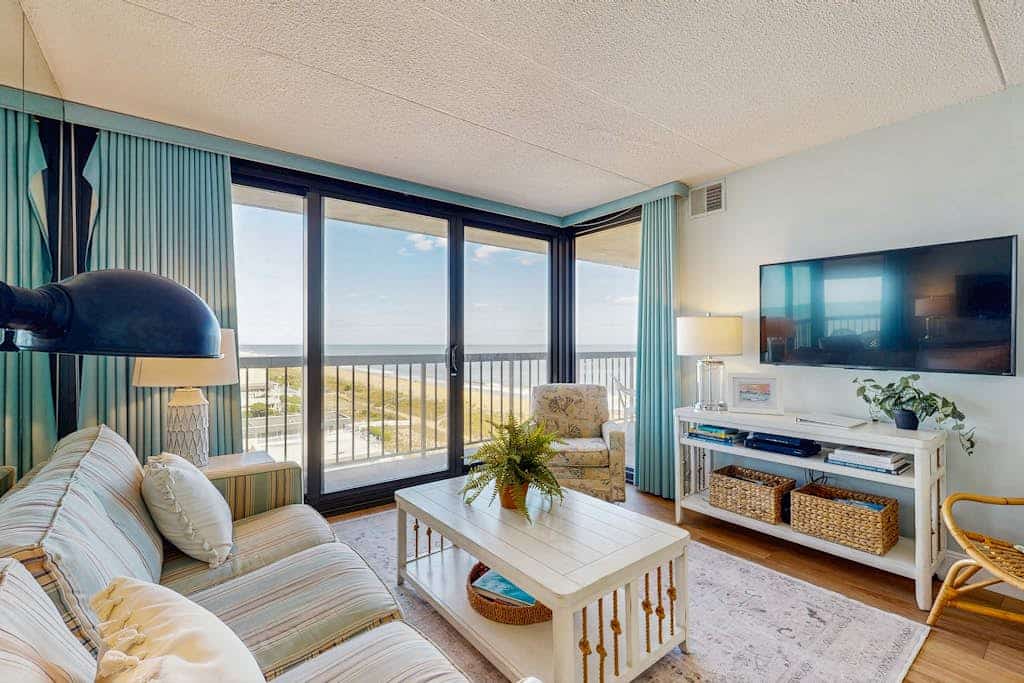 Updated, ocean-view condo with balcony, pools, saunas & gym
