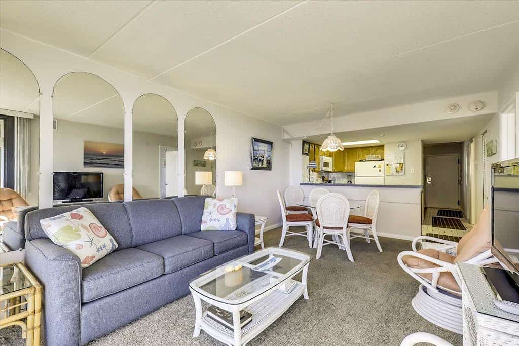 Beachfront condo with balcony, game room, pools, sauna & gym