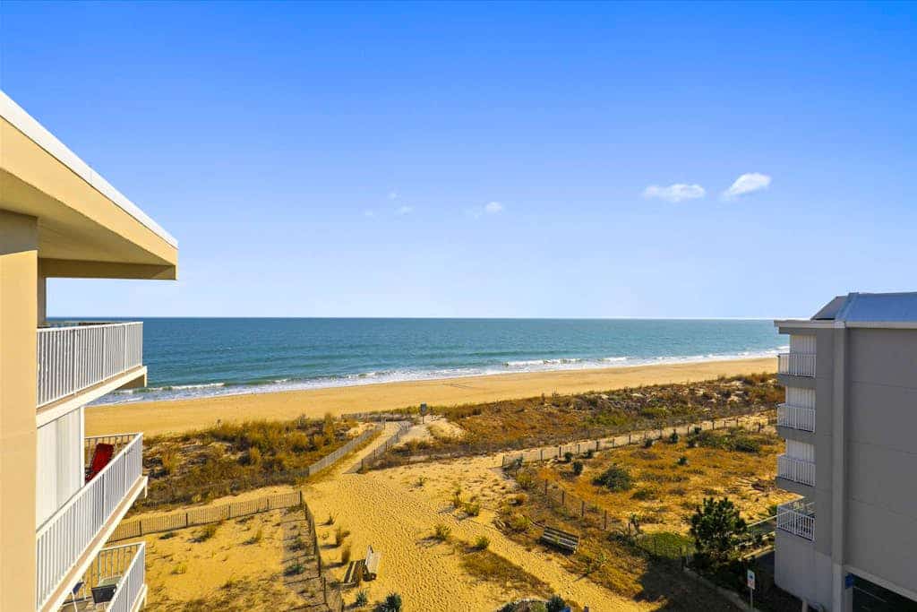 Beachfront Condo w/Incredible Beach Views, A/C, Washer/Dryer, Free WiFi