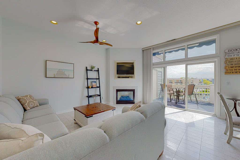 Light-Filled Waterfront Condo w/ Marsh & Bay Views, Deck, Shared Pool & Tennis