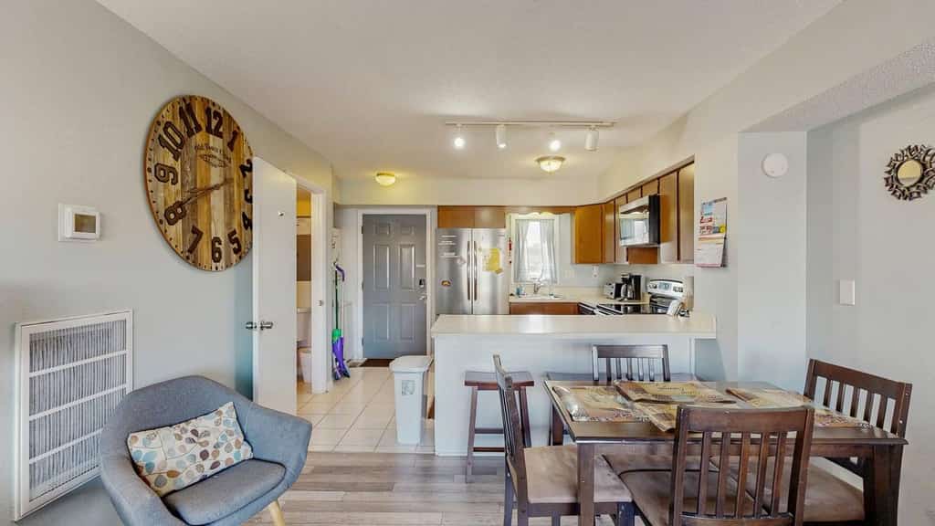 Attractive & Convenient Vacation Home w/Private Washer/Dryer, Central AC, WiFi