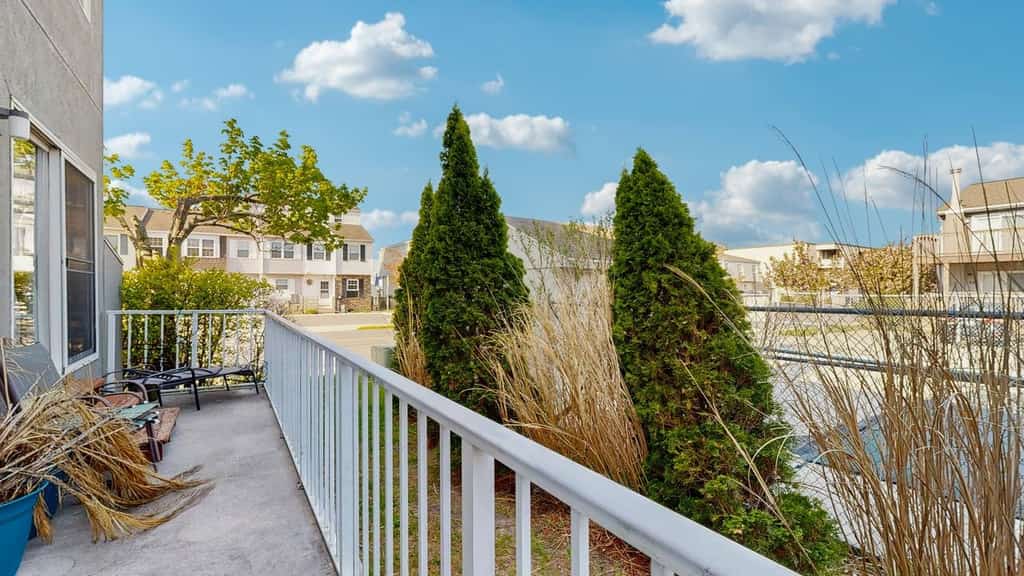 Attractive & Convenient Vacation Home w/Private Washer/Dryer, Central AC, WiFi