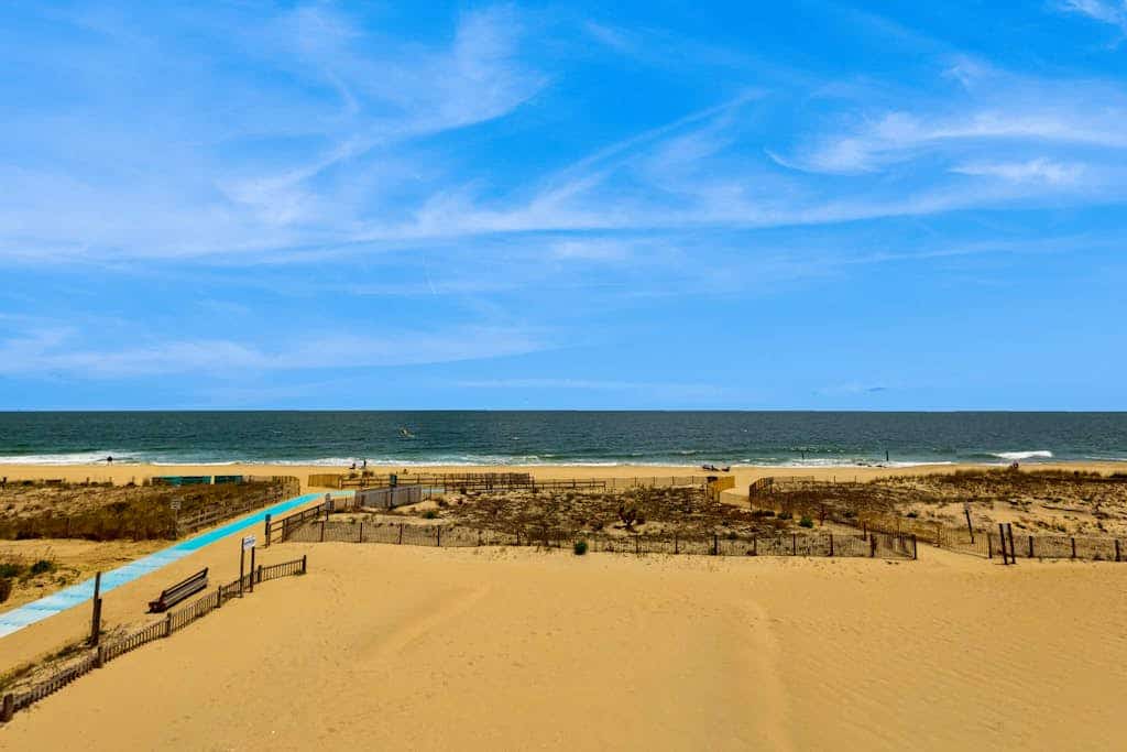 Family-Friendly Beachfront Townhouse w/Great Views, Deck, Shared Outdoor Pool
