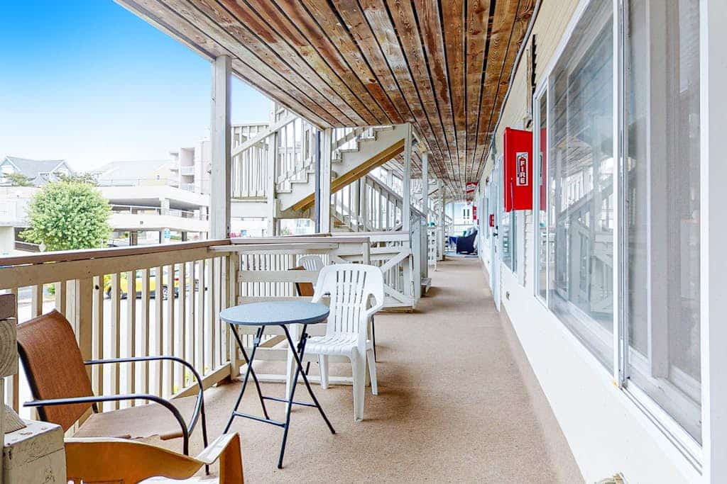 Great Beach Retreat w/Private Washer/Dryer, Central A/C, Full Kitchen, Free WiFi