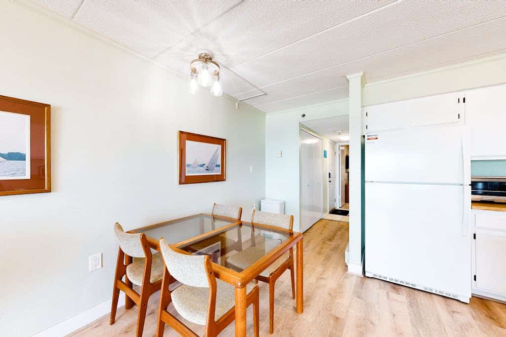 Oceanfront gem with views, pool & tennis on-site, private balcony & washer/dryer