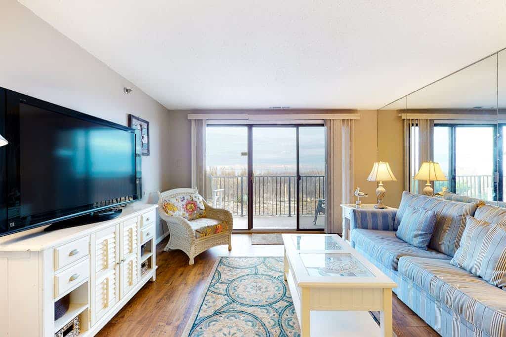Oceanfront, Ground-Floor Condo w/ Patio, Fast WiFi, Central AC & Washer/Dryer