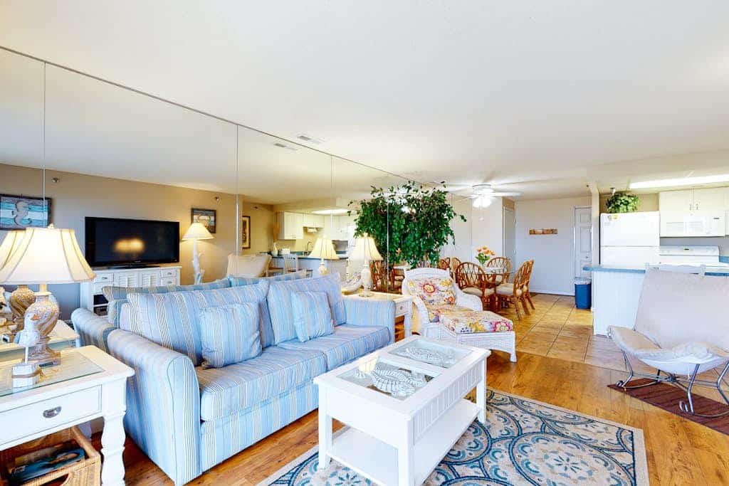 Oceanfront, Ground-Floor Condo w/ Patio, Fast WiFi, Central AC & Washer/Dryer
