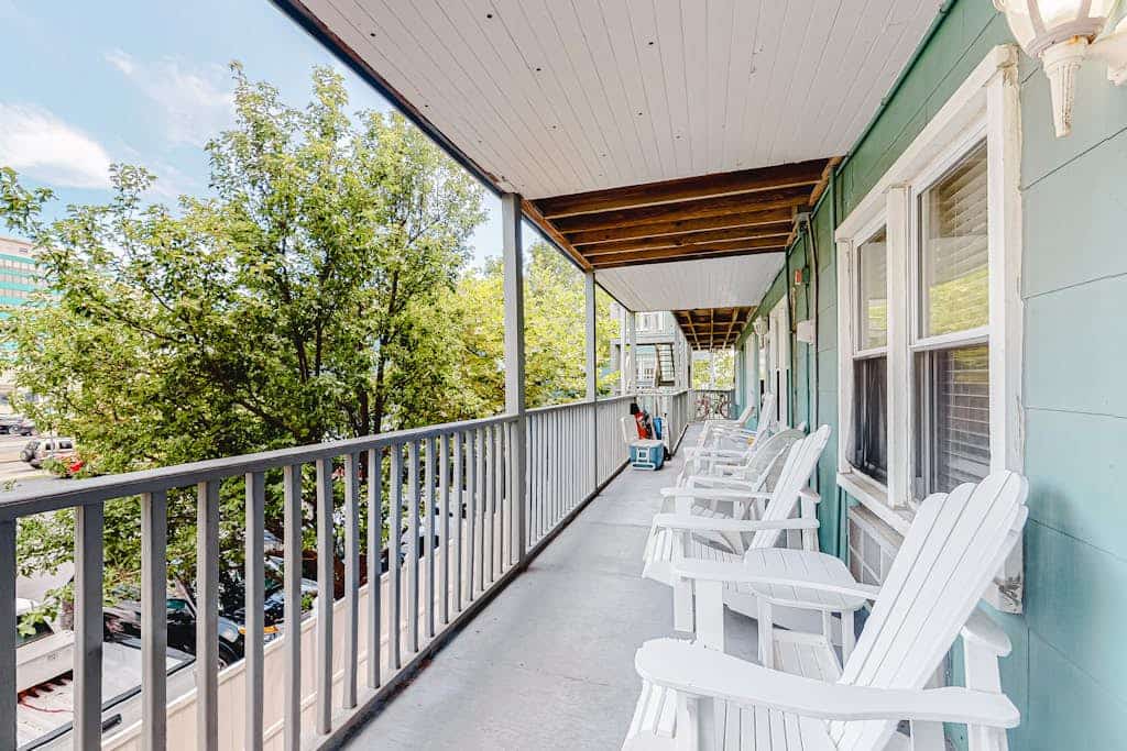 Family-Friendly Condo Close to the Boardwalk w/Shared Outdoor Pool & W/D