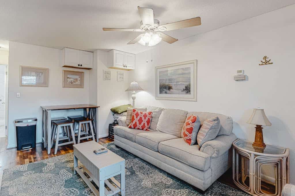 Family-Friendly Condo Close to the Boardwalk w/Shared Outdoor Pool & W/D