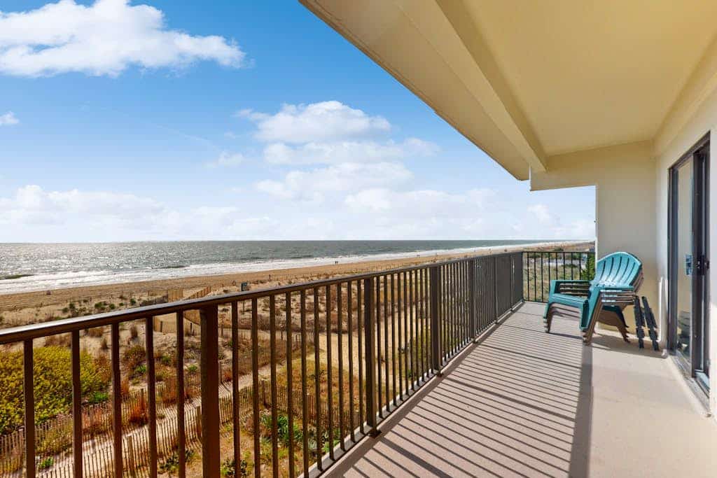 Oceanfront Condo w/ Balcony, Ocean View, Central AC, W/D & Beach Access