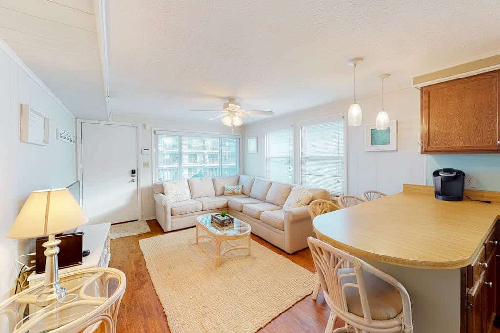 Top-Floor Condo w/ Shared Deck, Central AC, Washer/Dryer - 1 Block to Beach