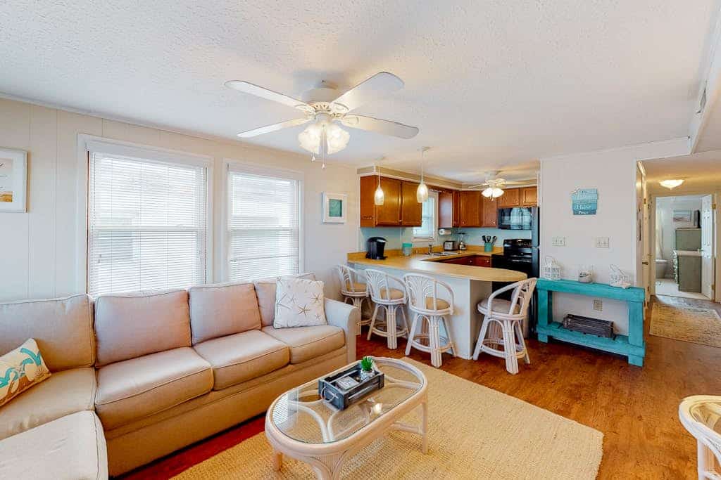 Top-Floor Condo w/ Shared Deck, Central AC, Washer/Dryer - 1 Block to Beach