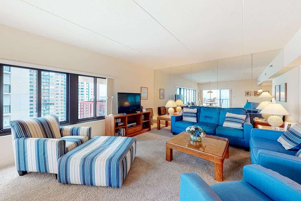 Terrific Ocean View Condo w/Private W/D, Shared Pools, Beach Access, Free WiFi