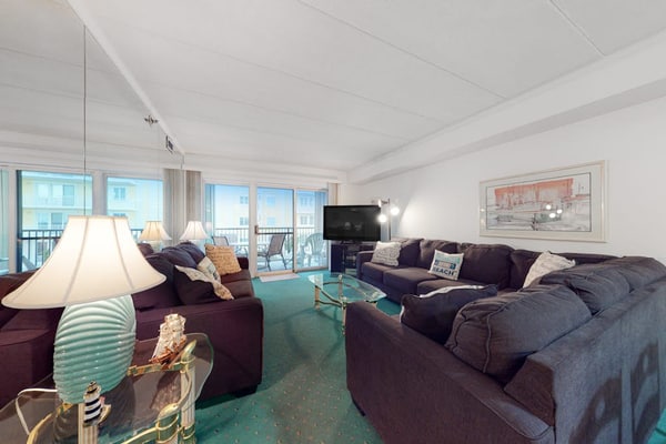 Breezy, ocean-view condo with balcony, washer/dryer, pool & central AC