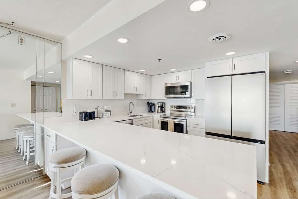 Oceanfront Condo with 2 Balconies, Ocean/Bay Views, AC & Shared Pools/Hot Tub