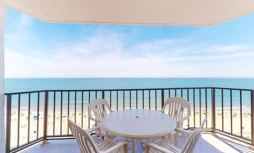 Oceanfront Condo with Balconies, Ocean/Bay Views, WiFi & Shared Pools/Hot Tub