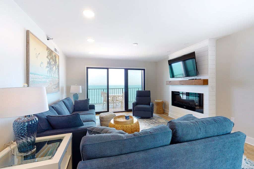 Oceanfront Condo with Balconies, Ocean/Bay Views, WiFi & Shared Pools/Hot Tub