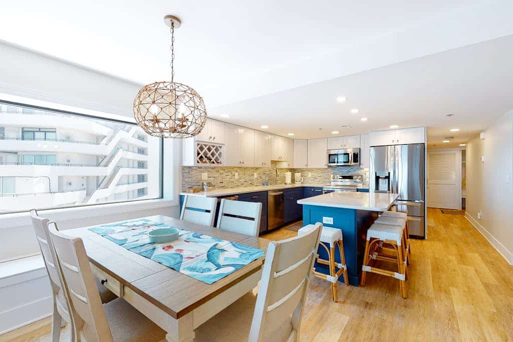 Oceanfront Condo with Balconies, Ocean/Bay Views, WiFi & Shared Pools/Hot Tub