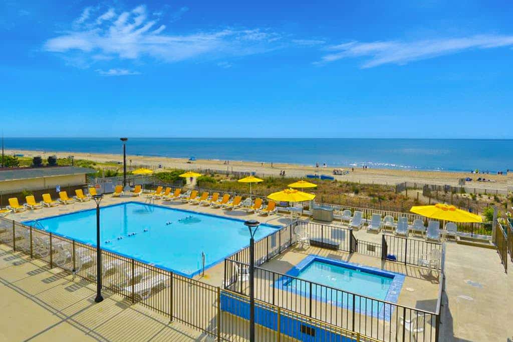 Oceanfront Condo with Ocean/Bay Views, AC, WiFi & Shared Pools/Hot Tub/Sauna