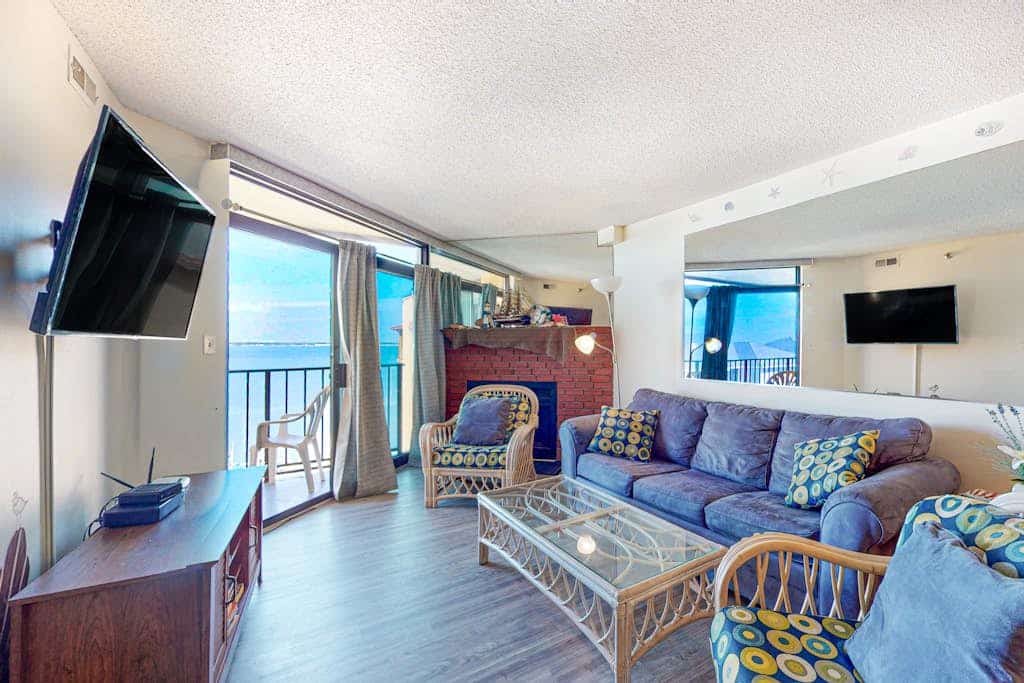 Bayfront Condo w/Private Balcony, Washer/Dryer, Shared Outdoor Pool, Central AC