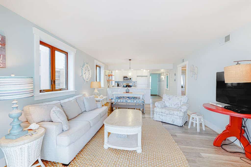 Ideal Beachfront Condo w/Balcony, Views, Washer/Dryer, Free WiFi, Central A/C