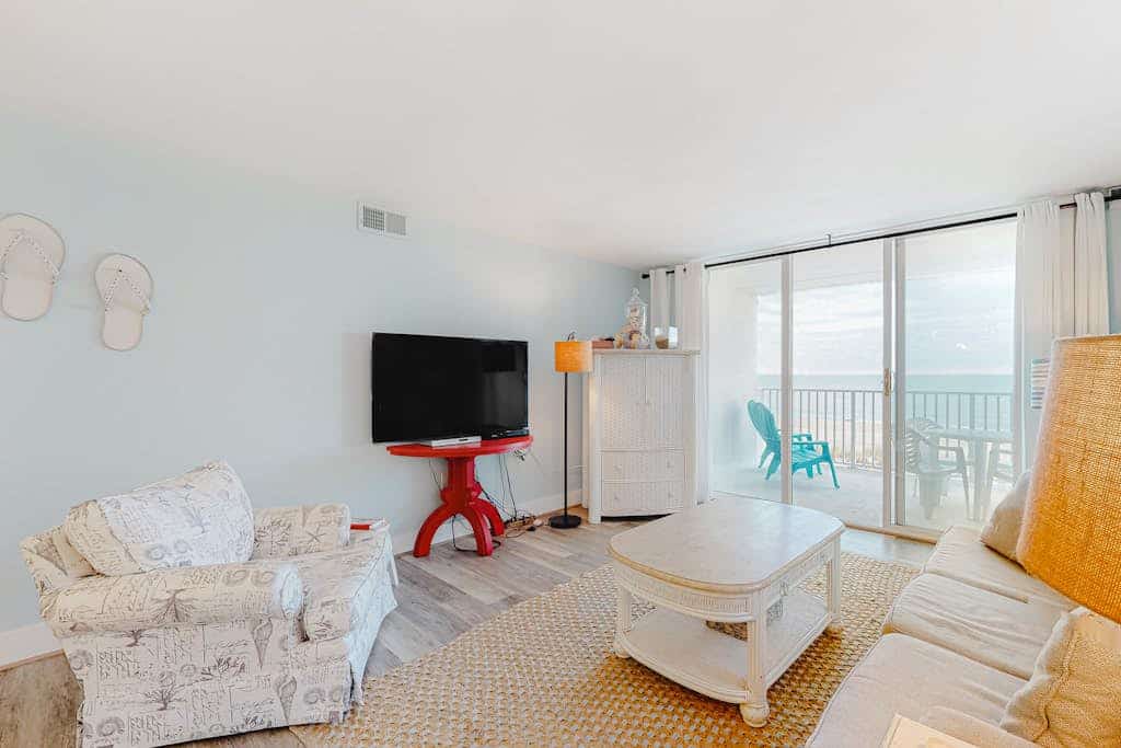 Ideal Beachfront Condo w/Balcony, Views, Washer/Dryer, Free WiFi, Central A/C