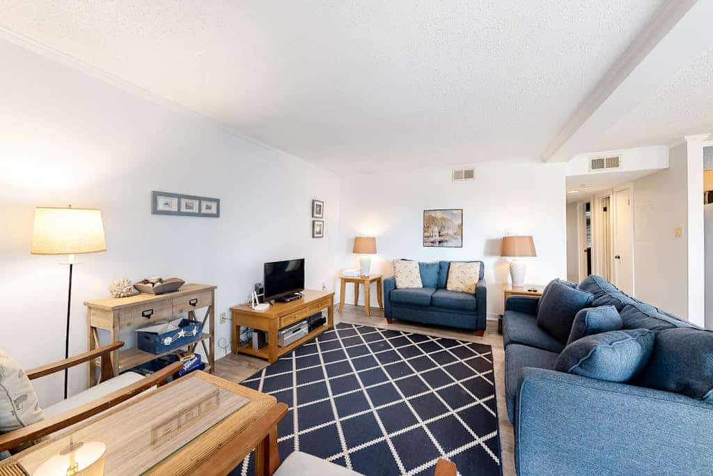 Well-Equipped Condo w/Private Balcony, Washer/Dryer, Shared Outdoor Pool, WiFi