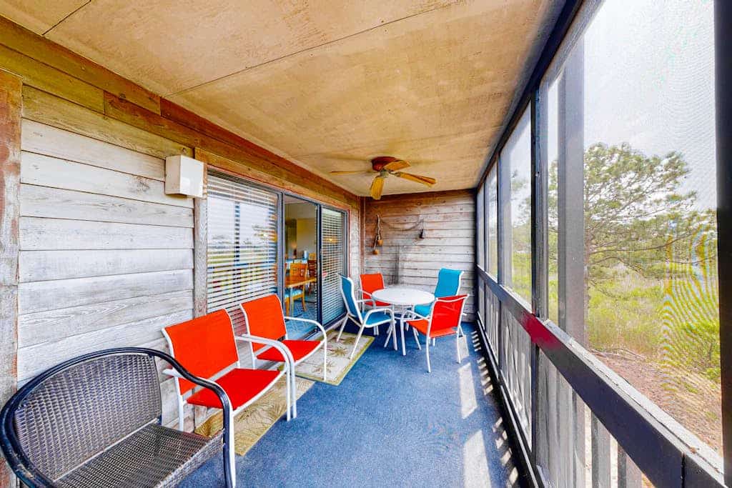 Well-Equipped Condo w/Private Balcony, Washer/Dryer, Shared Outdoor Pool, WiFi