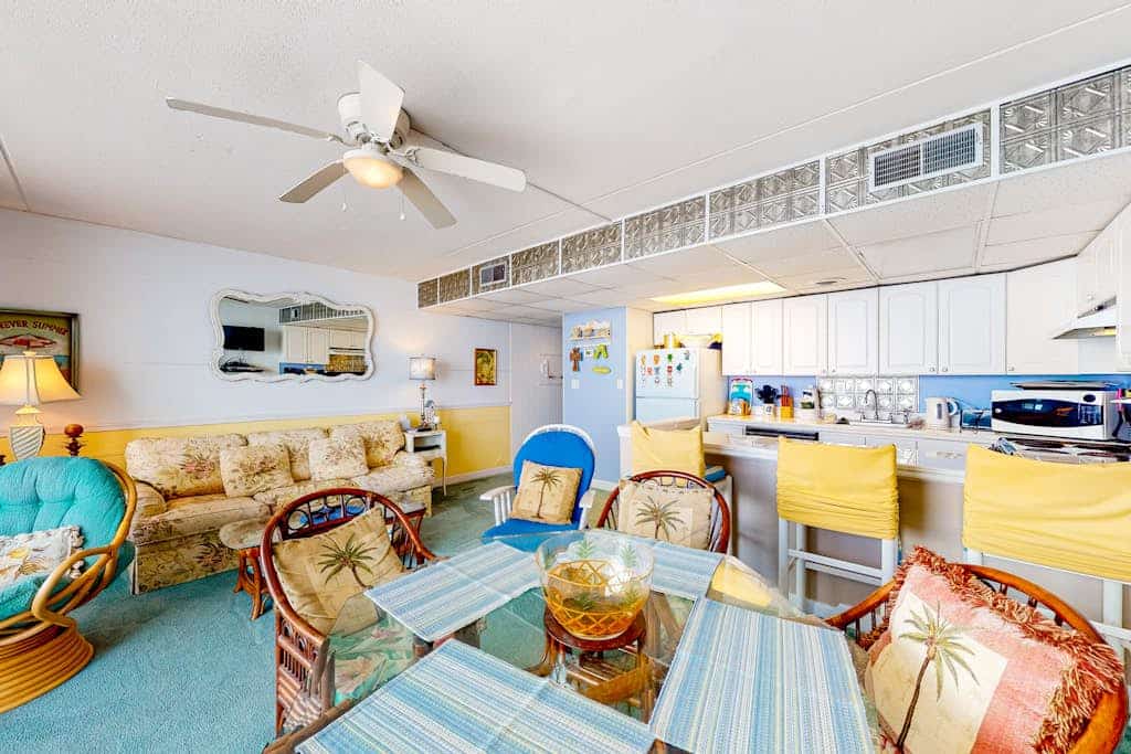 Incredible & Well-Located Oceanfront Condo w/Private Balcony & Shared Pool