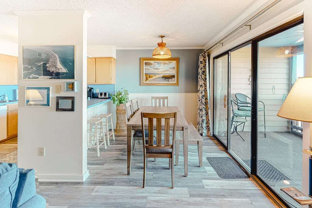 Well-Equipped Beach-Themed Condo w/Shared Pool, Private W/D, Free WiFi