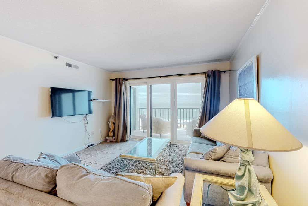 Oceanfront Condo with Beach Views, Balcony, WiFi & Shared Pools/Hot Tub/Sauna