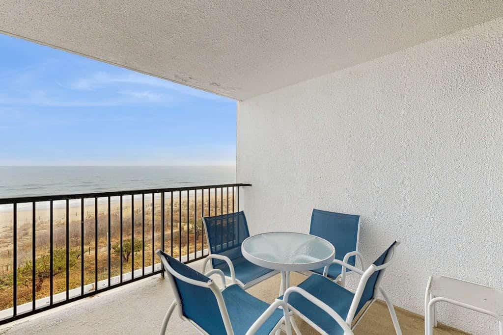Oceanfront Condo with Balcony, Central AC, WiFi, Washer/Dryer, and Shared Pool