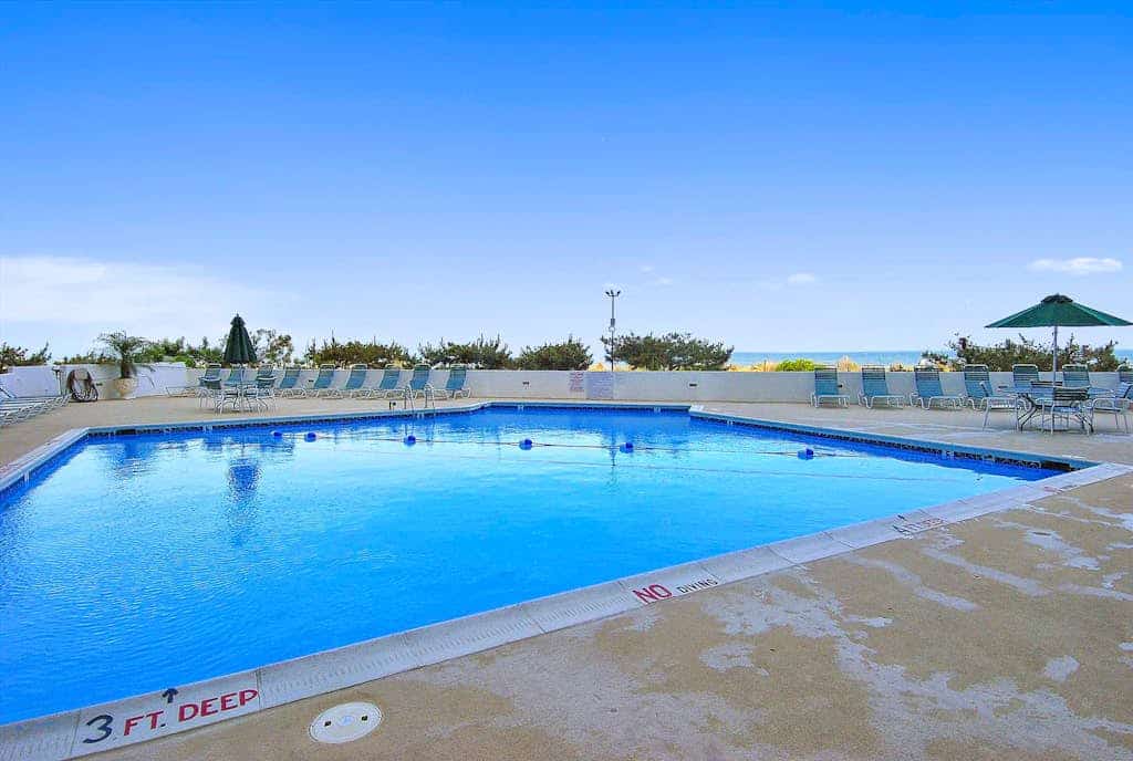 Bright, oceanfront condo with balcony, AC, laundry & outdoor pool