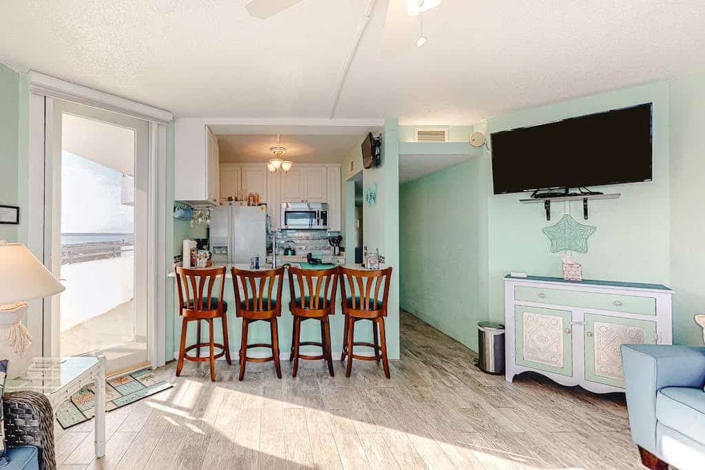 Oceanfront Condo with 2 Balconies, Ocean/Bay Views, WiFi & Shared Pool
