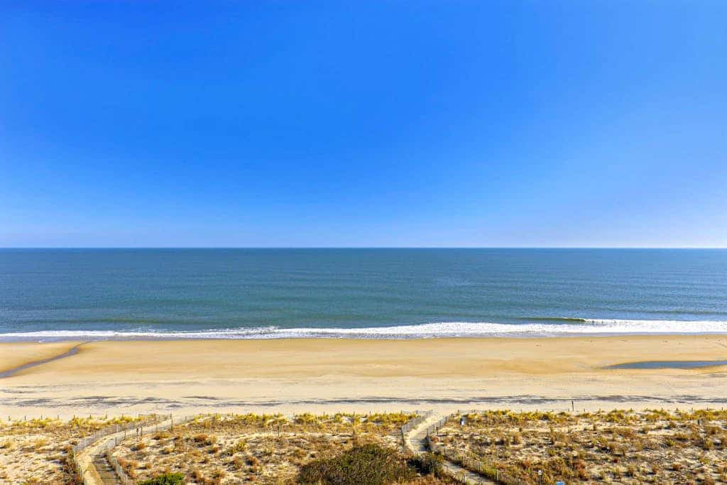 Oceanfront Condo with Sunrise Views, Balcony, AC, WiFi & Shared Outdoor Pool