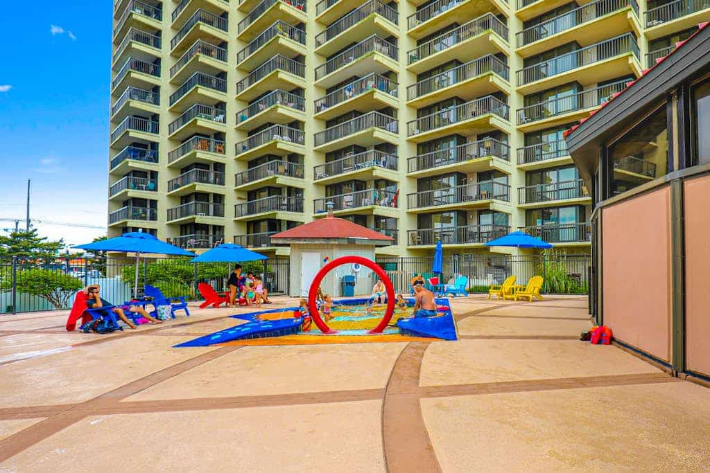 Wonderful beachfront condo with balcony, pools, gym, sauna & game room