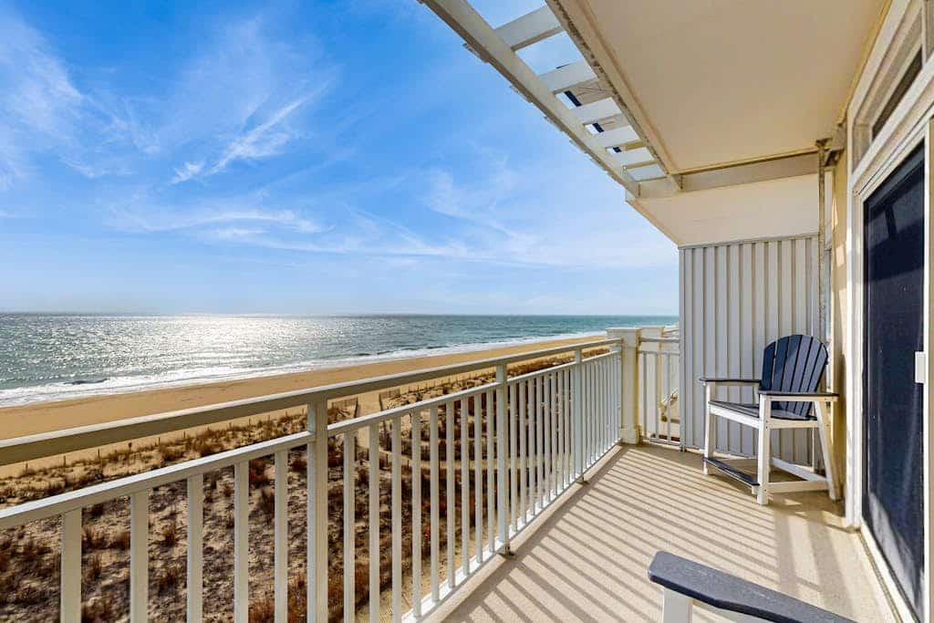 Oceanfront Penthouse w/ 130-Foot Balcony, Amazing Ocean View, AC, New Upgrades