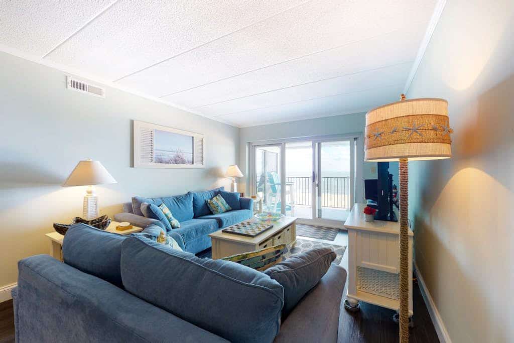 Renovated, Oceanfront Condo w/ Gorgeous Ocean Views, Balcony, AC & WiFi