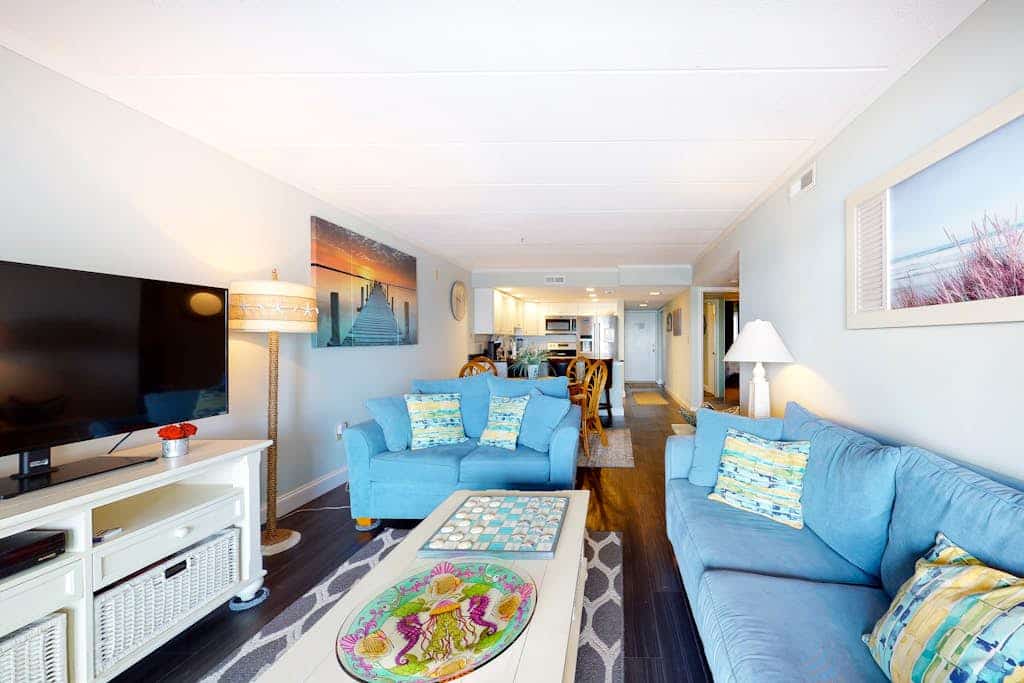 Renovated, Oceanfront Condo w/ Gorgeous Ocean Views, Balcony, AC & WiFi