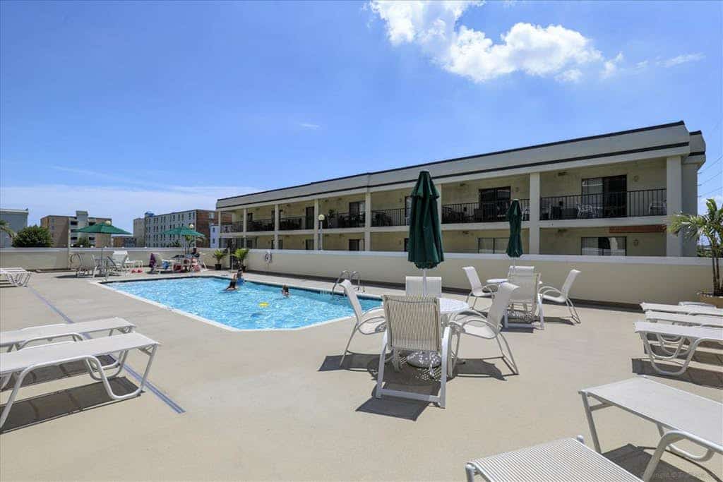 Serene condo with large balcony & ocean views, pool, W/D & AC - walk to beach