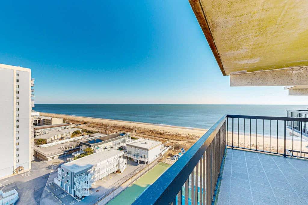 Incredible beach condo with balcony, pools, game room, gym & sauna