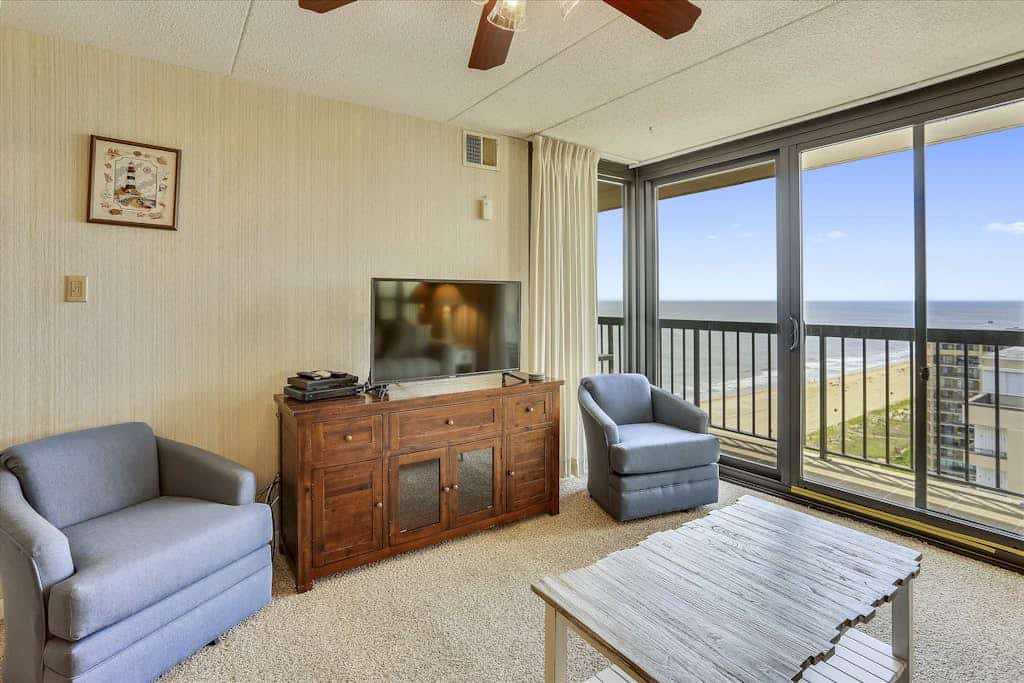 Perfect beach condo with balcony, AC, washer/dryer, pools & sauna