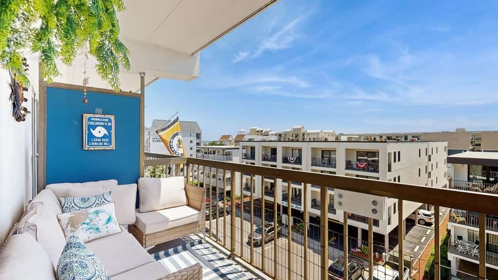 Dog-friendly stay near the ocean with private balcony, washer/dryer, & AC