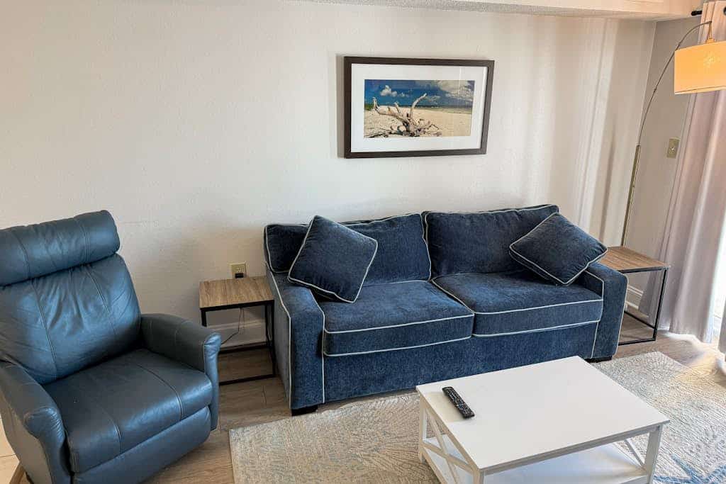 Breezy beachfront condo with balcony, W/D, hot tub, & full kitchen