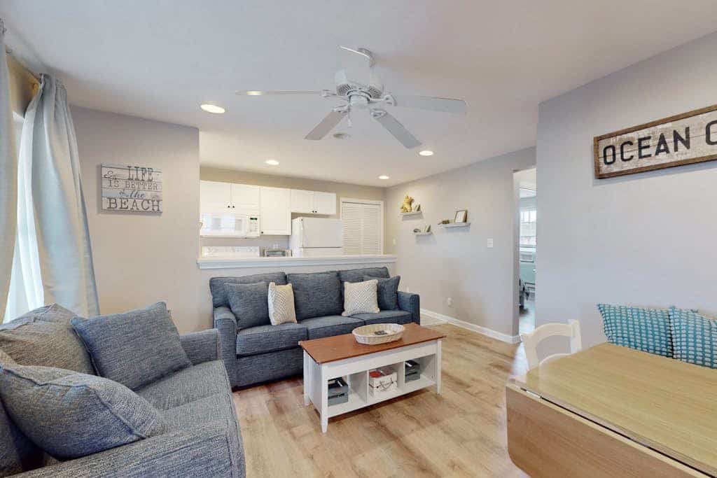 Coastal condo with a scenic balcony, central location, washer/dryer, games, & AC