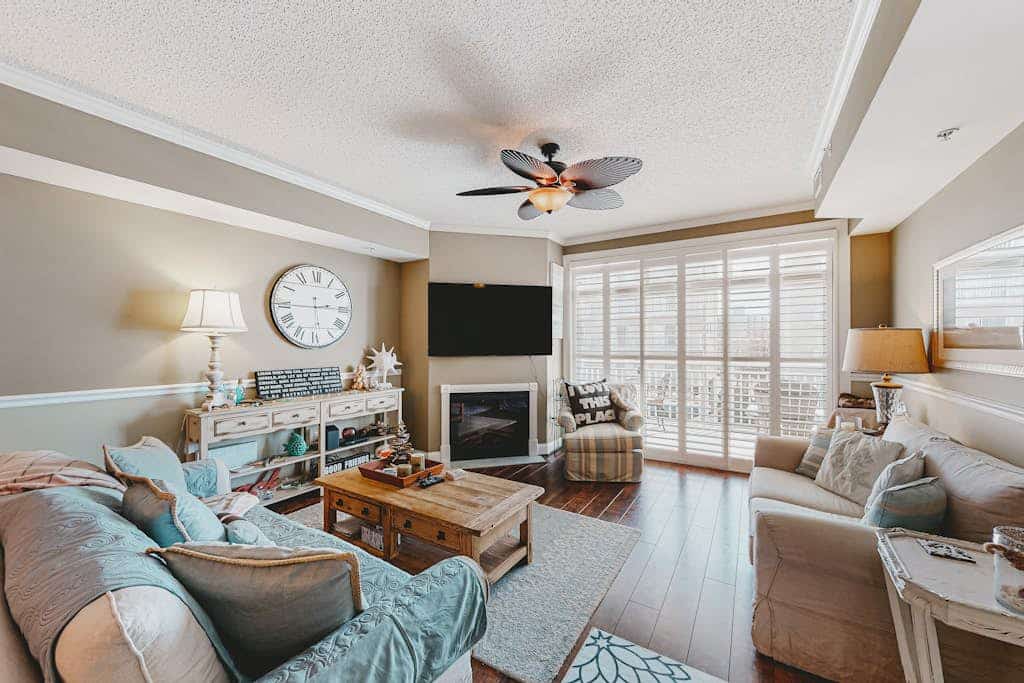 2nd-floor condo near the beach with pool, balcony, gym, fireplace, & jetted tub