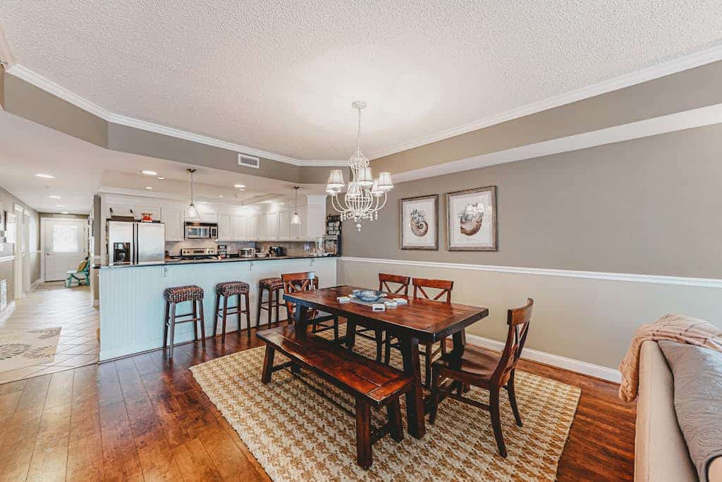 2nd-floor condo near the beach with pool, balcony, gym, fireplace, & jetted tub
