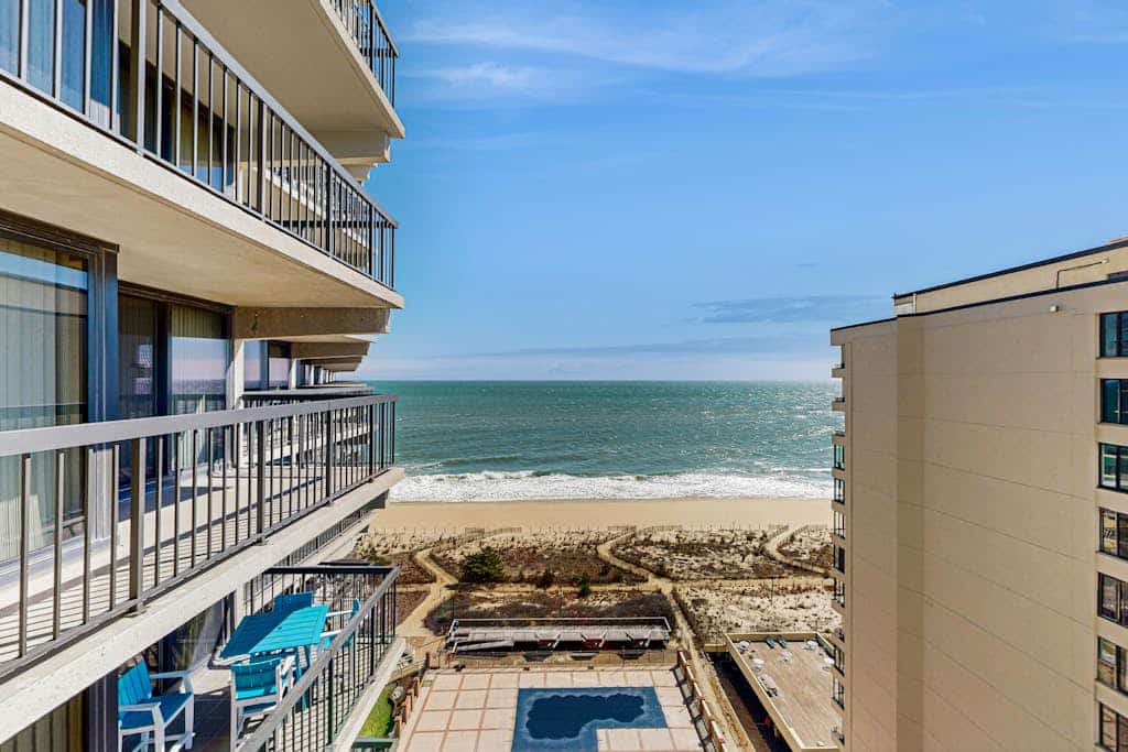 Oceanfront, 13th-floor condo with pools, saunas, gym, tennis & game room