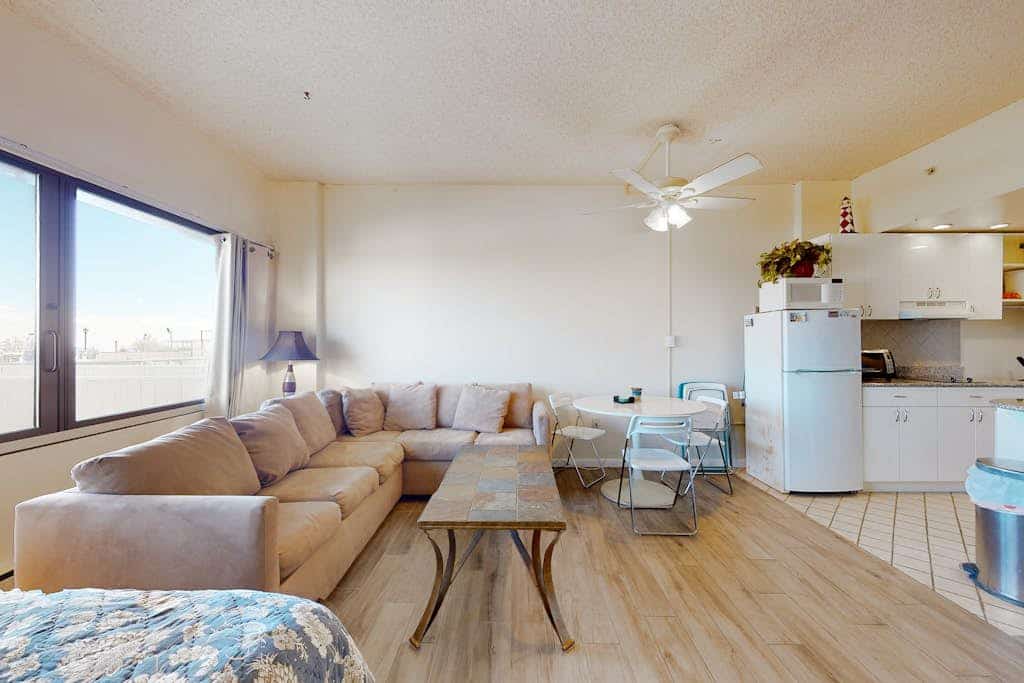 Comfortable ocean-view studio with pool