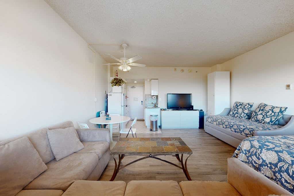 Comfortable ocean-view studio with pool